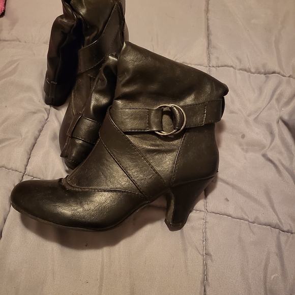 Boots - Picture 2 of 3
